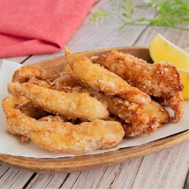 鶏むね肉の梅しそ焼き, 【鶏むね肉と大葉があったらやってみて！】爽やかな香りがたまらない！鶏むね肉の梅しそ焼き, 鶏むね肉のはちみつレモンチキン, 【鶏むね肉をアレで味付けしたらウマすぎた】丸ごと焼くだけ！はちみつレモンチキン, 鶏むね肉のスティック唐揚げ, 【鶏むね肉なのにジューシー】いつもの唐揚げより時短！お弁当にもおすすめのスティックおかずレシピ, 鶏むね肉で作るほかのレシピも。「鶏むね肉のトリテキ」動画をチェック！