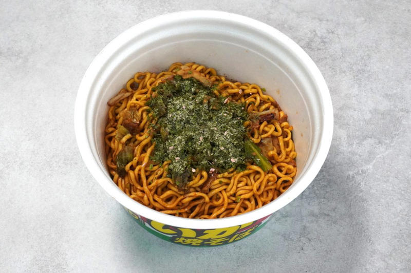 【まるか食品】和中ミックスの味わいが新鮮！「ペヤング 背脂風四川麻婆味やきそば」, 背脂の甘みと麻辣のコクが絶妙なバランス, 【東洋水産】手もみ風麺の食感が中毒性あり！「マルちゃん正麺 カップ 汁なし担々麺」, 噛むほどに旨みが出る麺と、後をひく担々ソースがマッチ, 【エースコック】強めの辛みとあおさが強烈！「スーパーカップ大盛り いか焼そば」, 待望の復活！トレンドに合わせてアップデートされた強烈な一杯, まとめ｜今回のイチオシは復活を果たしたあの「名作」！