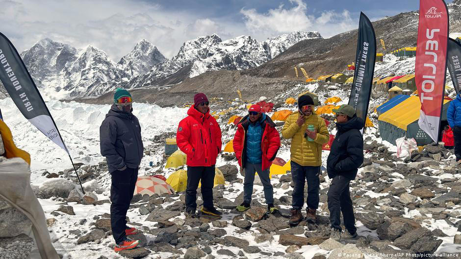 Pricey climb Delayed start to the season, Risk of collapse, Mountaineering for a living, Pricey climb, Local residents bear the risk, Limited routes in 2026