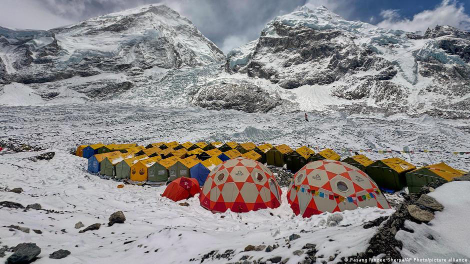 Limited routes in 2026 Delayed start to the season, Risk of collapse, Mountaineering for a living, Pricey climb, Local residents bear the risk, Limited routes in 2026