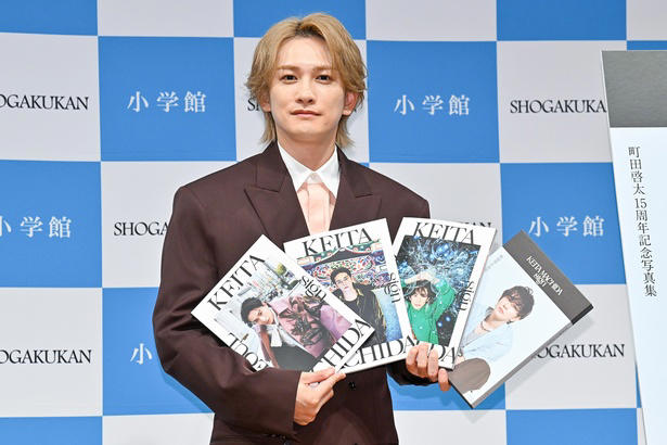 「いい重み」15周年の思いと感謝が詰まった一冊, 思い出の地・銀河劇場での撮影「最初の気持ちを忘れずに」, 俳優人生15年は「裸足で砂利道を歩いてきた感覚」, 「もう何も諦めたくない」強い決意と今後目指す“粋な”姿