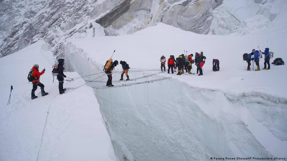 Risk of collapse Delayed start to the season, Risk of collapse, Mountaineering for a living, Pricey climb, Local residents bear the risk, Limited routes in 2026