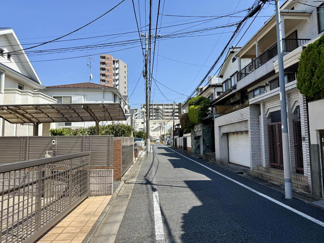 駅周辺は狭い道に商店や住宅が混在, 中井・落合の低地エリアを歩く, 山手通り沿いの景色, 台地には戸建てが並ぶ, 台地と低地で景色が異なる理由, 小工業と、進む宅地化, 台地と低地で異なる歴史を刻んできた