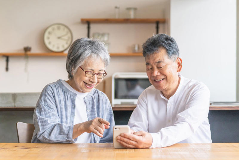 年に約6万円が支給される「年金生活者支援給付金」とは？, 【6月支給分から増額】給付基準額はいくら？, なぜ「4月」ではなく「6月」から増額？, 「年金生活者支援給付金」はどんな人が受け取れる？, 「老齢年金生活者支援給付金」の支給要件をチェック, 「障害年金生活者支援給付金」の支給要件をチェック, 「遺族年金生活者支援給付金」の支給要件をチェック, 【注意】給付金が支給されないケースもある？, 「年金生活者支援給付金」をもらうには申請が必要！請求方法を確認, ケース1：「すでに年金を受け取っている人」の場合の申請方法, ケース2：「これから年金を請求する人」の場合の申請方法, 年金生活者支援給付金の支給対象の方は「申請」を忘れずに行おう