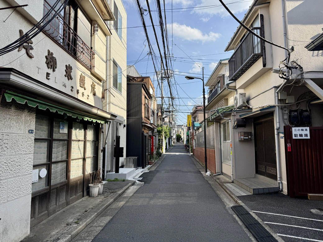 駅周辺は狭い道に商店や住宅が混在, 中井・落合の低地エリアを歩く, 山手通り沿いの景色, 台地には戸建てが並ぶ, 台地と低地で景色が異なる理由, 小工業と、進む宅地化, 台地と低地で異なる歴史を刻んできた