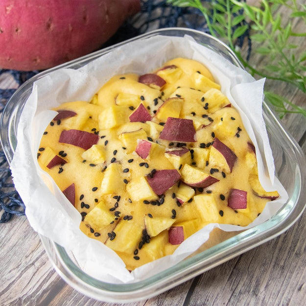 ふわふわチーズケーキパン, 【ホットケーキミックス、こう使ったらパンケーキ超えた】ふわふわすぎてこればっか作ってる, ふわふわベーコンチーズ蒸しパン, 【一度作るとホットケーキミックス手放せなくなっちゃうかも！？】フライパンで15分！元保育園栄養士が教えるふわふわおやつレシピ, さつまいも蒸しパン, 【さつまいもとホットケーキミックスで！】「買ったやつみたい」フライパンで作れる超簡単蒸しパンレシピ, ホットケーキミックスで作るほかの動画も。「いちごのカップケーキ」動画をチェック！