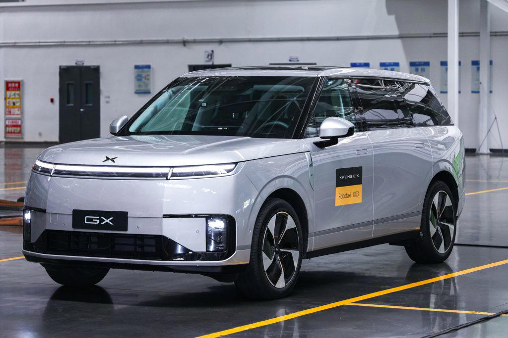 XPeng Robotaxi uses pure vision system, no LiDAR or HD maps, XPeng plans pilot Robotaxi operations later this year, XPeng Robotaxi offers privacy glass and comfort gravity seats, XPeng GX specs and performance