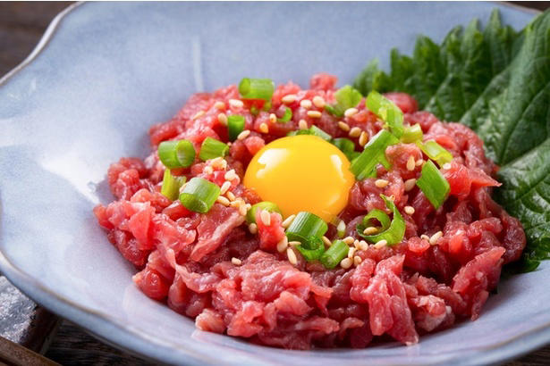 ユッケとはどんな料理？その歴史と語源, ユッケに使われるお肉の種類と部位, ユッケの安全性と食べるためのポイント, おうちで楽しむ！濃厚アレンジユッケレシピ