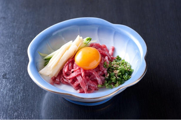 ユッケとはどんな料理？その歴史と語源, ユッケに使われるお肉の種類と部位, ユッケの安全性と食べるためのポイント, おうちで楽しむ！濃厚アレンジユッケレシピ
