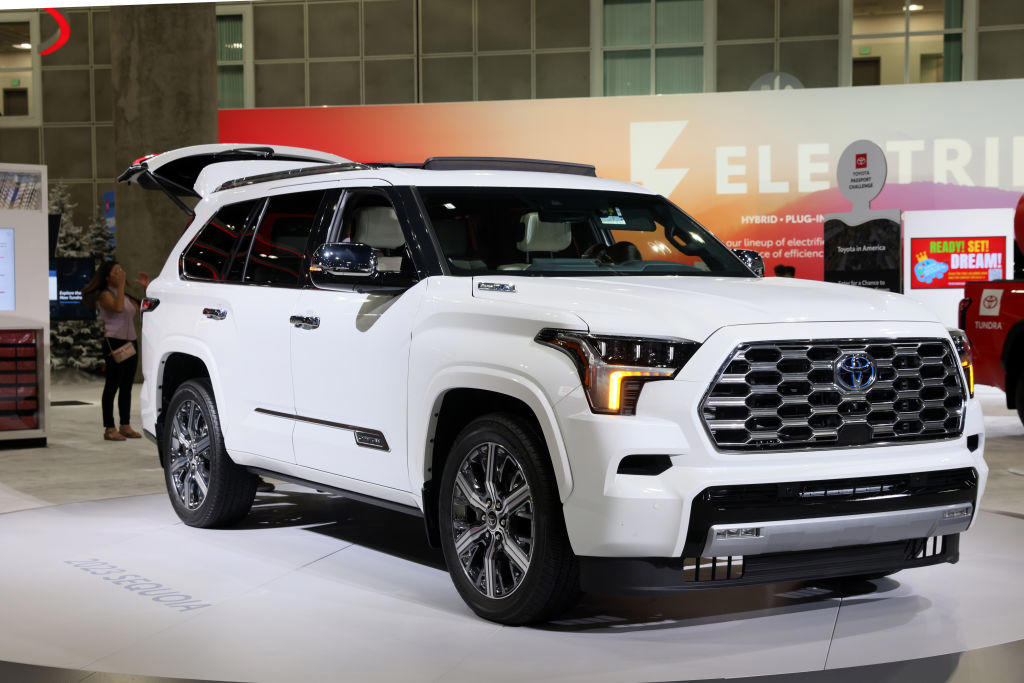 Honda Pilot, Chevrolet Traverse, Kia Telluride, Hyundai Palisade, Infiniti QX80, Nissan Armada, Toyota Sequoia, Grand Wagoneer L, Jeep Wagoneer L, Lincoln Navigator L, Cadillac Escalade ESV, GMC Yukon XL, Chevrolet Suburban, Ford Expedition MAX