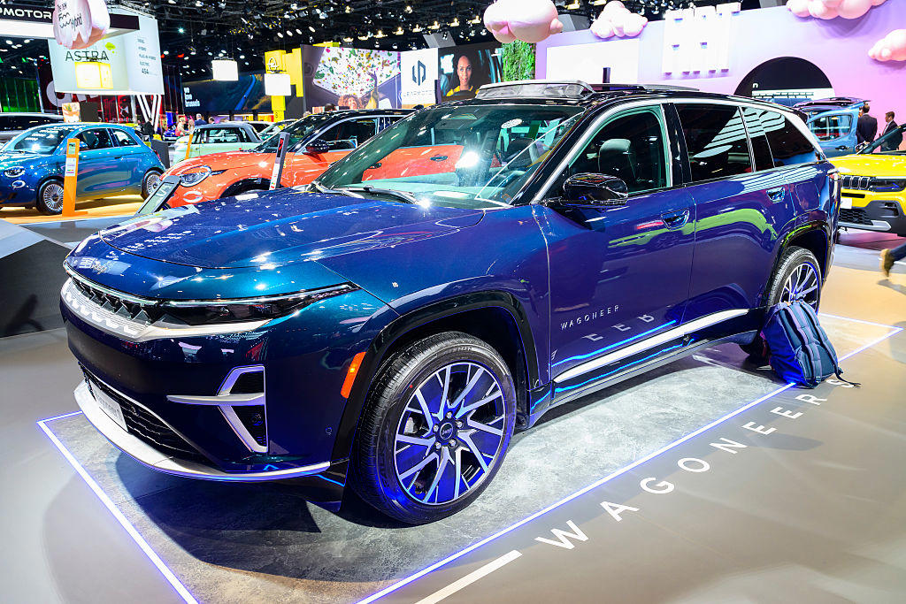 Honda Pilot, Chevrolet Traverse, Kia Telluride, Hyundai Palisade, Infiniti QX80, Nissan Armada, Toyota Sequoia, Grand Wagoneer L, Jeep Wagoneer L, Lincoln Navigator L, Cadillac Escalade ESV, GMC Yukon XL, Chevrolet Suburban, Ford Expedition MAX