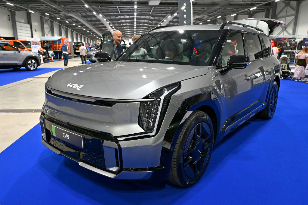 Honda Pilot, Chevrolet Traverse, Kia Telluride, Hyundai Palisade, Infiniti QX80, Nissan Armada, Toyota Sequoia, Grand Wagoneer L, Jeep Wagoneer L, Lincoln Navigator L, Cadillac Escalade ESV, GMC Yukon XL, Chevrolet Suburban, Ford Expedition MAX