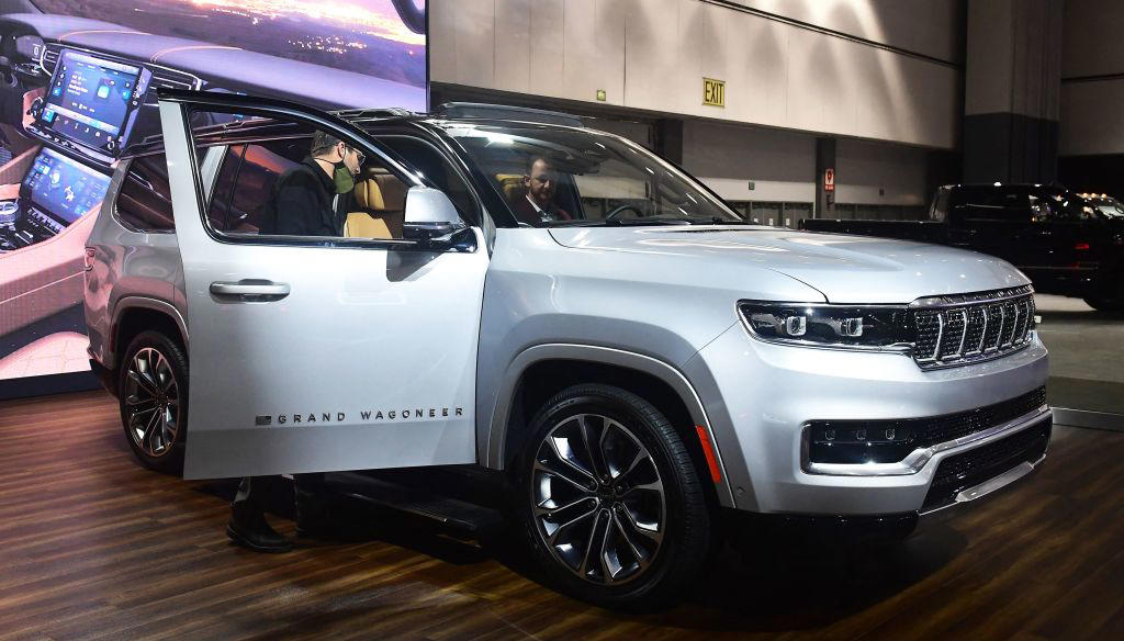 Honda Pilot, Chevrolet Traverse, Kia Telluride, Hyundai Palisade, Infiniti QX80, Nissan Armada, Toyota Sequoia, Grand Wagoneer L, Jeep Wagoneer L, Lincoln Navigator L, Cadillac Escalade ESV, GMC Yukon XL, Chevrolet Suburban, Ford Expedition MAX