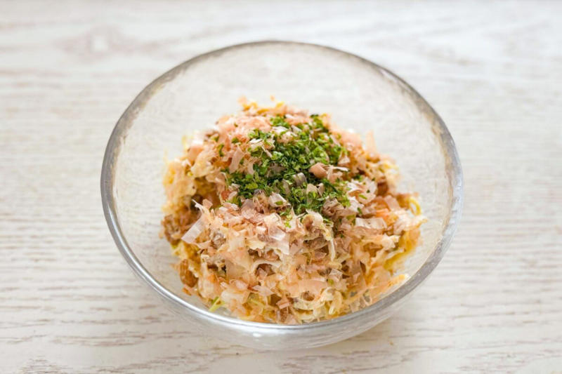 ■大久保さん流「納豆キャベツ」, ■タレは「納豆混ぜてから」 「卵黄のみ」がポイント, ■混ぜるだけで栄養満点、毎日食べられる味, ■和田明日香さんの「納豆サラダ」も最高, 【番組公式】和田明日香さん「実験の納豆サラダ」