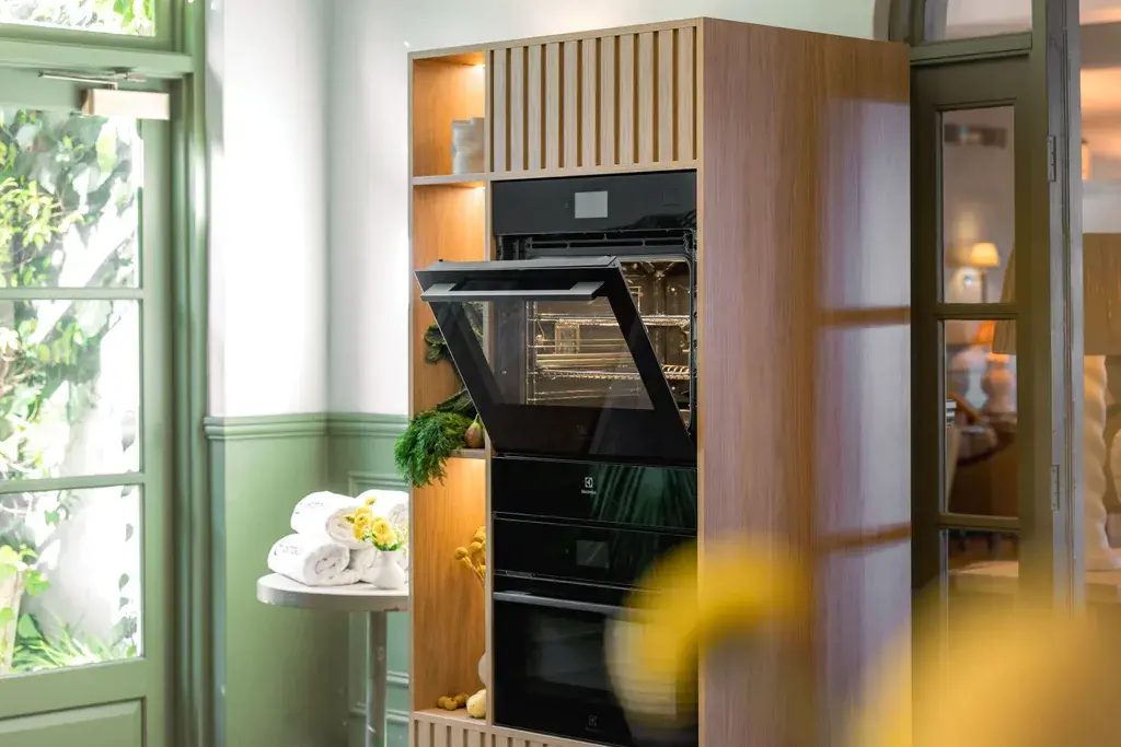 Why steam cooking is suddenly everywhere , Common steam cooking myths, What foods are better with steam cooking?, Do professional kitchens use steam ovens?, What makes cooking with steam so healthy? , Is steam cooking the future?