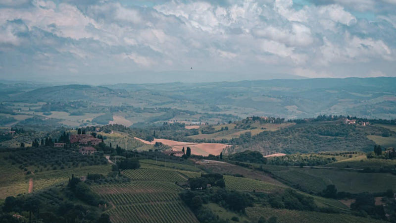 Tuscany: This beautiful place ranks second for luxury family vacations, combining scenic countryside with cultural experiences suitable for every generation. Families can stay in elegant countryside resorts while enjoying wine tastings, thermal spas, art tours, and cooking workshops. Children can take part in pasta-making sessions, gelato tastings, and farm stays that make the Italian getaway both educational and entertaining.