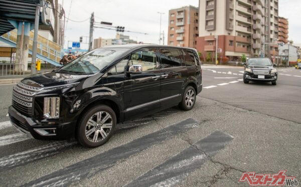 過度な譲り合いが招く「サンキュー事故」の恐怖, 赤信号での停止時に車間距離を空けすぎる弊害, 平坦路でのエンジンブレーキ多用による弊害, EVやPHEVのバッテリー寿命を縮める日常的な満充電