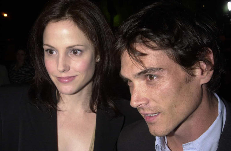 Malcolm McDowell and Mary Steenburgen, Catherine Keener and Dermot Mulroney, Ellen Barkin and Gabriel Byrne, Linda Hamilton and James Cameron, Billy Crudup and Mary Louise Parker, Eva Mendes and Ryan Gosling, Rose Byrne and Bobby Cannavale, Michael Sheen and Kate Beckinsale, Adam Brody and Leighton Meester, Enrique Iglesias and Anna Kournikova, Rashida Jones and Ezra Koenig, Laurence Fishburne and Gina Torres, Alexis Bledel and Vincent Kartheiser, Adam Driver and Joanne Tucker