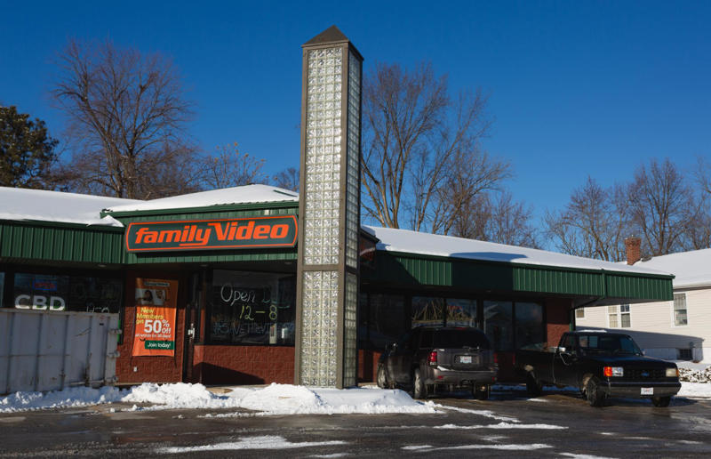 Beloved US stores that have closed their doors, Tower Records, Pets.com, Circuit City, Blockbuster, The Bon-Ton, Toys R Us, Stein Mart, Lord &amp; Taylor, Stage Stores, Family Video, Fry's Electronics, Woolworth's