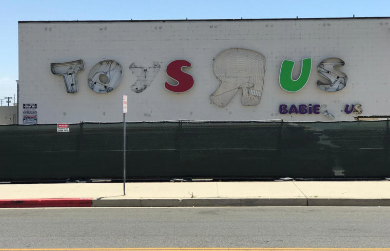 Beloved US stores that have closed their doors, Tower Records, Pets.com, Circuit City, Blockbuster, The Bon-Ton, Toys R Us, Stein Mart, Lord &amp; Taylor, Stage Stores, Family Video, Fry's Electronics, Woolworth's