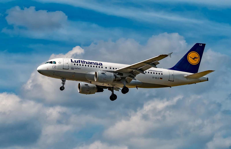 Lufthansa Find out how well you know your logos, This logo belongs to…, Alaska Airlines, United Airlines, Air Canada, Frontier Airlines, British Airways, American Airlines, Air France, Southwest Airlines, Delta Air Lines, Lufthansa, Singapore Airlines, Thai Airways