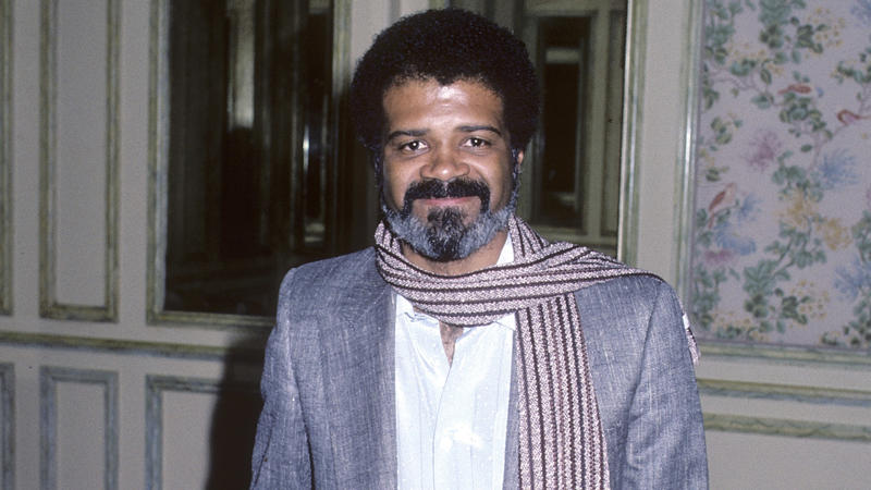 A cocktail with ice and humor, An angel with a tray in 'The Love Boat', Before the cruise: Shakespeare and activism, First steps: 'That's My Mama' (1974), The king of cameos: From 'The A-Team' to 'Scrubs', Director's craft: Shining behind the camera, Cult cinema: 'Friday Foster' (1975), The man behind the white vest, Isaac forever, despite all, From actor to award-winning playwright, Personal life with little scandal and plenty of letters, From kitsch icon to respected figure