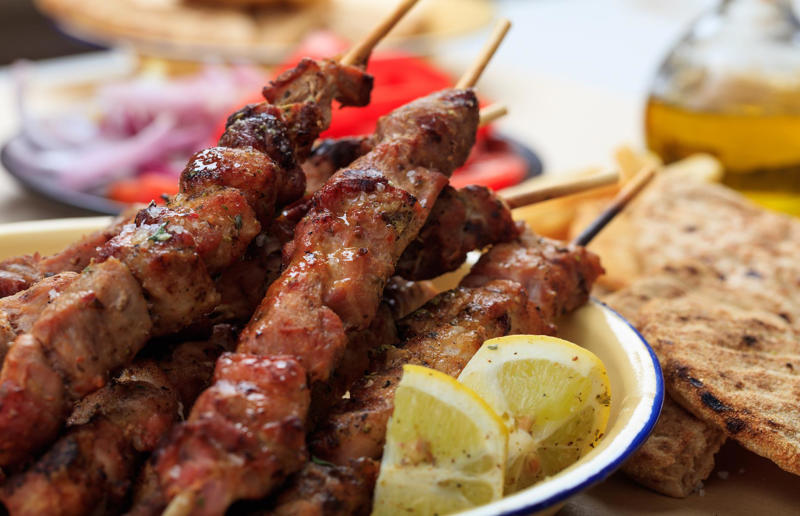 26. Souvlaki, Greece 36. Bitterballen, Netherlands, 35. Pierogi, Poland, 34. Choripán, Argentina, 33. Slider, USA, 32. Elote, Mexico, 31. Rolex, Uganda, 30. Pad Thai, Thailand, 29. Souvlaki, Greece, 28. Bhelpuri, India, 27. Bánh mì, Vietnam, 26. Ta’ameya, Egypt, 25. Chǎofàn, China, 24. Shawarma, Turkey, 23. Arepa, Venezuela and Colombia, 22. Vada pav, India, 21. Gyros, Greece, 20. Churros, Spain, 19. Bao buns, China, 18. Fish and chips, UK, 17. Takoyaki, Japan, 16. Currywurst, Germany, 15. Burrito, Mexico or USA, 14. Döner kebab, Germany, 13. Bunny chow, South Africa, 12. Tacos, Mexico, 11. Meat pie, Australia, 10. Bratwurst, Germany, 9. Samosa, India, 8. Poutine, Canada, 7. Cheeseburger, USA, 6. Fried chicken, various locations, 5. Hot dog, various locations, 4. Fried chicken sandwich, USA, 3. Pizza, Italy, 2. Hamburger, various locations