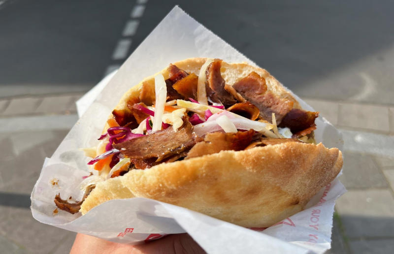 14. Döner kebab, Germany 36. Bitterballen, Netherlands, 35. Pierogi, Poland, 34. Choripán, Argentina, 33. Slider, USA, 32. Elote, Mexico, 31. Rolex, Uganda, 30. Pad Thai, Thailand, 29. Souvlaki, Greece, 28. Bhelpuri, India, 27. Bánh mì, Vietnam, 26. Ta’ameya, Egypt, 25. Chǎofàn, China, 24. Shawarma, Turkey, 23. Arepa, Venezuela and Colombia, 22. Vada pav, India, 21. Gyros, Greece, 20. Churros, Spain, 19. Bao buns, China, 18. Fish and chips, UK, 17. Takoyaki, Japan, 16. Currywurst, Germany, 15. Burrito, Mexico or USA, 14. Döner kebab, Germany, 13. Bunny chow, South Africa, 12. Tacos, Mexico, 11. Meat pie, Australia, 10. Bratwurst, Germany, 9. Samosa, India, 8. Poutine, Canada, 7. Cheeseburger, USA, 6. Fried chicken, various locations, 5. Hot dog, various locations, 4. Fried chicken sandwich, USA, 3. Pizza, Italy, 2. Hamburger, various locations