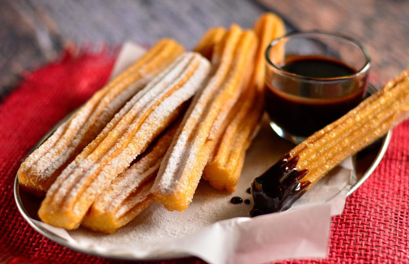 19. Churros, Spain 36. Bitterballen, Netherlands, 35. Pierogi, Poland, 34. Choripán, Argentina, 33. Slider, USA, 32. Elote, Mexico, 31. Rolex, Uganda, 30. Pad Thai, Thailand, 29. Souvlaki, Greece, 28. Bhelpuri, India, 27. Bánh mì, Vietnam, 26. Ta’ameya, Egypt, 25. Chǎofàn, China, 24. Shawarma, Turkey, 23. Arepa, Venezuela and Colombia, 22. Vada pav, India, 21. Gyros, Greece, 20. Churros, Spain, 19. Bao buns, China, 18. Fish and chips, UK, 17. Takoyaki, Japan, 16. Currywurst, Germany, 15. Burrito, Mexico or USA, 14. Döner kebab, Germany, 13. Bunny chow, South Africa, 12. Tacos, Mexico, 11. Meat pie, Australia, 10. Bratwurst, Germany, 9. Samosa, India, 8. Poutine, Canada, 7. Cheeseburger, USA, 6. Fried chicken, various locations, 5. Hot dog, various locations, 4. Fried chicken sandwich, USA, 3. Pizza, Italy, 2. Hamburger, various locations