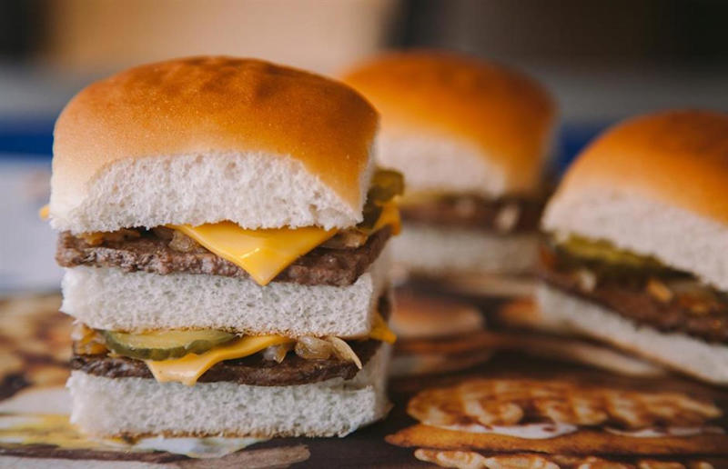 29. Slider, USA 36. Bitterballen, Netherlands, 35. Pierogi, Poland, 34. Choripán, Argentina, 33. Slider, USA, 32. Elote, Mexico, 31. Rolex, Uganda, 30. Pad Thai, Thailand, 29. Souvlaki, Greece, 28. Bhelpuri, India, 27. Bánh mì, Vietnam, 26. Ta’ameya, Egypt, 25. Chǎofàn, China, 24. Shawarma, Turkey, 23. Arepa, Venezuela and Colombia, 22. Vada pav, India, 21. Gyros, Greece, 20. Churros, Spain, 19. Bao buns, China, 18. Fish and chips, UK, 17. Takoyaki, Japan, 16. Currywurst, Germany, 15. Burrito, Mexico or USA, 14. Döner kebab, Germany, 13. Bunny chow, South Africa, 12. Tacos, Mexico, 11. Meat pie, Australia, 10. Bratwurst, Germany, 9. Samosa, India, 8. Poutine, Canada, 7. Cheeseburger, USA, 6. Fried chicken, various locations, 5. Hot dog, various locations, 4. Fried chicken sandwich, USA, 3. Pizza, Italy, 2. Hamburger, various locations