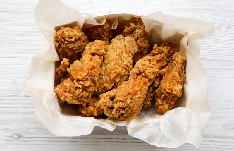 6. Fried chicken, various locations 36. Bitterballen, Netherlands, 35. Pierogi, Poland, 34. Choripán, Argentina, 33. Slider, USA, 32. Elote, Mexico, 31. Rolex, Uganda, 30. Pad Thai, Thailand, 29. Souvlaki, Greece, 28. Bhelpuri, India, 27. Bánh mì, Vietnam, 26. Ta’ameya, Egypt, 25. Chǎofàn, China, 24. Shawarma, Turkey, 23. Arepa, Venezuela and Colombia, 22. Vada pav, India, 21. Gyros, Greece, 20. Churros, Spain, 19. Bao buns, China, 18. Fish and chips, UK, 17. Takoyaki, Japan, 16. Currywurst, Germany, 15. Burrito, Mexico or USA, 14. Döner kebab, Germany, 13. Bunny chow, South Africa, 12. Tacos, Mexico, 11. Meat pie, Australia, 10. Bratwurst, Germany, 9. Samosa, India, 8. Poutine, Canada, 7. Cheeseburger, USA, 6. Fried chicken, various locations, 5. Hot dog, various locations, 4. Fried chicken sandwich, USA, 3. Pizza, Italy, 2. Hamburger, various locations
