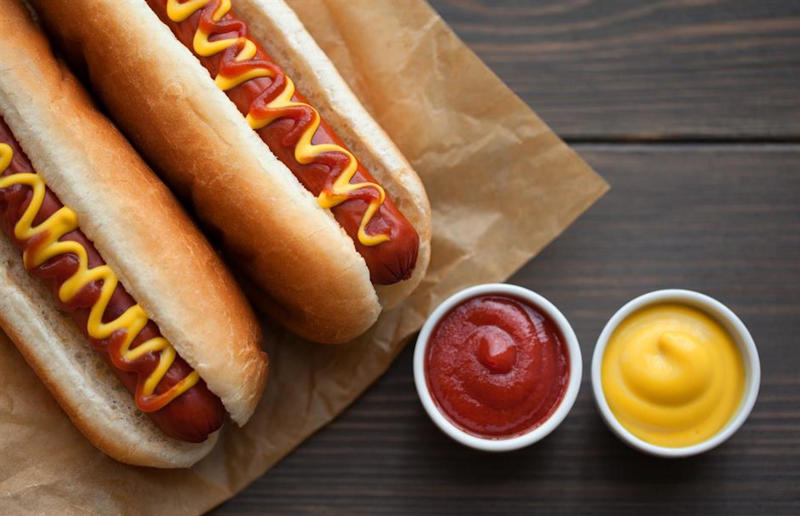 5. Hot dog, various locations 36. Bitterballen, Netherlands, 35. Pierogi, Poland, 34. Choripán, Argentina, 33. Slider, USA, 32. Elote, Mexico, 31. Rolex, Uganda, 30. Pad Thai, Thailand, 29. Souvlaki, Greece, 28. Bhelpuri, India, 27. Bánh mì, Vietnam, 26. Ta’ameya, Egypt, 25. Chǎofàn, China, 24. Shawarma, Turkey, 23. Arepa, Venezuela and Colombia, 22. Vada pav, India, 21. Gyros, Greece, 20. Churros, Spain, 19. Bao buns, China, 18. Fish and chips, UK, 17. Takoyaki, Japan, 16. Currywurst, Germany, 15. Burrito, Mexico or USA, 14. Döner kebab, Germany, 13. Bunny chow, South Africa, 12. Tacos, Mexico, 11. Meat pie, Australia, 10. Bratwurst, Germany, 9. Samosa, India, 8. Poutine, Canada, 7. Cheeseburger, USA, 6. Fried chicken, various locations, 5. Hot dog, various locations, 4. Fried chicken sandwich, USA, 3. Pizza, Italy, 2. Hamburger, various locations