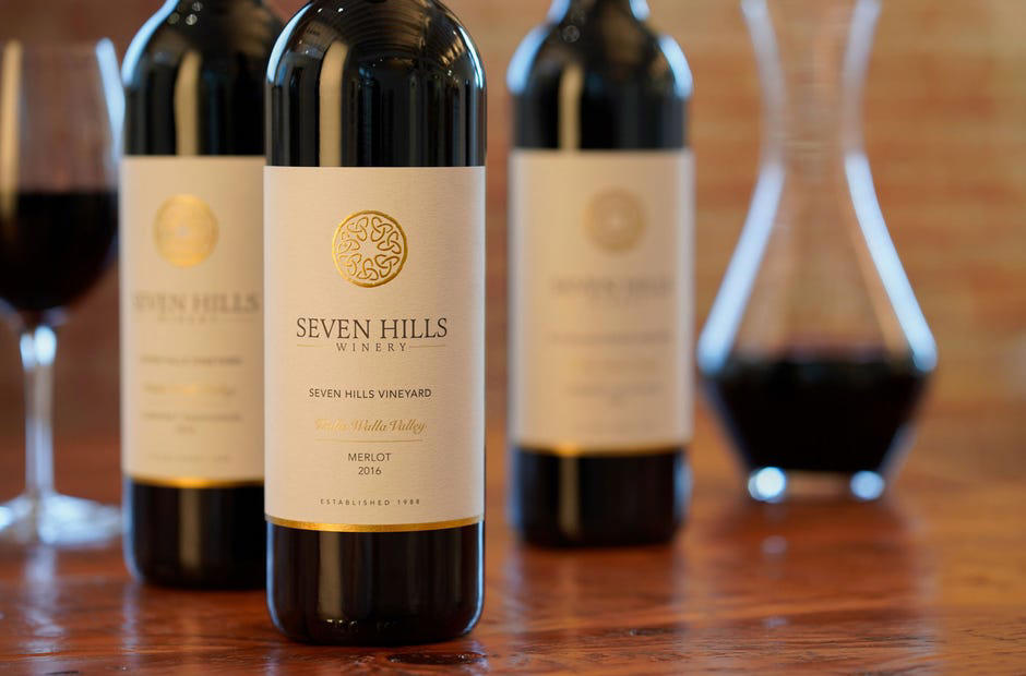 Here's how long wine lasts and how best to store it, Sparkling wine, Light white, sweet white and rosé wines, Full-bodied white wine, Red wine , Tips for storing wine, Ideal serving temperatures for serving wine, The ideal serving temperatures for each type of wine