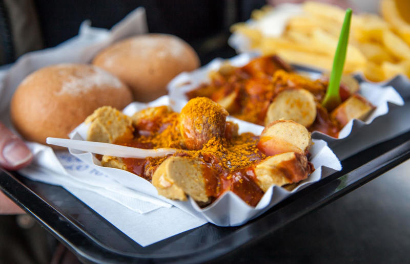 35. Phall, 34. Cà ri gà, 33. Currywurst, 32. Tarkari, 31. Keema, 30. Xacuti, 29. Bunny chow, 28. Chingri malai, 27. Kuzhambu, 26. Curry goat, 25. Korma, 24. Khichdi, 23. Kyet thar see-pyan, 22. Amok trey, 21. Jalfrezi, 20. Kukul mas, 19. Khao soi, 18. Chicken balti, 17. Vindaloo, 16. Fish head curry, 15. Nihari, 14. Malai kofta, 13. Dopiaza, 12. Sarawak laksa, 11. Kaeng pa, 10. Kari ayam, 9. Katsu kare, 8. Kaeng khiao wan, 7. Dal makhani, 6. Chicken tikka masala, 5. Panang, 4. Rendang, 3. Rogan josh, 2. Massaman