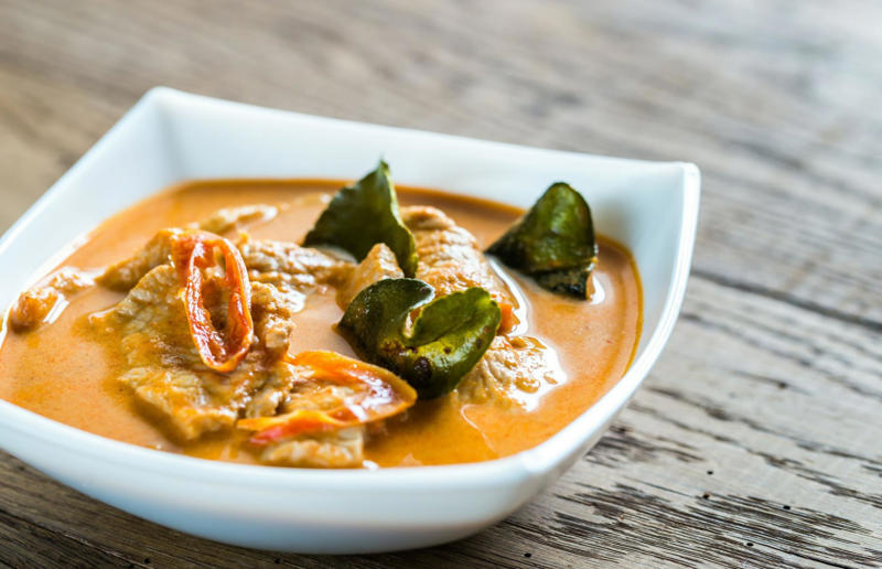 35. Phall, 34. Cà ri gà, 33. Currywurst, 32. Tarkari, 31. Keema, 30. Xacuti, 29. Bunny chow, 28. Chingri malai, 27. Kuzhambu, 26. Curry goat, 25. Korma, 24. Khichdi, 23. Kyet thar see-pyan, 22. Amok trey, 21. Jalfrezi, 20. Kukul mas, 19. Khao soi, 18. Chicken balti, 17. Vindaloo, 16. Fish head curry, 15. Nihari, 14. Malai kofta, 13. Dopiaza, 12. Sarawak laksa, 11. Kaeng pa, 10. Kari ayam, 9. Katsu kare, 8. Kaeng khiao wan, 7. Dal makhani, 6. Chicken tikka masala, 5. Panang, 4. Rendang, 3. Rogan josh, 2. Massaman