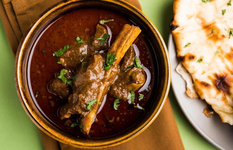 35. Phall, 34. Cà ri gà, 33. Currywurst, 32. Tarkari, 31. Keema, 30. Xacuti, 29. Bunny chow, 28. Chingri malai, 27. Kuzhambu, 26. Curry goat, 25. Korma, 24. Khichdi, 23. Kyet thar see-pyan, 22. Amok trey, 21. Jalfrezi, 20. Kukul mas, 19. Khao soi, 18. Chicken balti, 17. Vindaloo, 16. Fish head curry, 15. Nihari, 14. Malai kofta, 13. Dopiaza, 12. Sarawak laksa, 11. Kaeng pa, 10. Kari ayam, 9. Katsu kare, 8. Kaeng khiao wan, 7. Dal makhani, 6. Chicken tikka masala, 5. Panang, 4. Rendang, 3. Rogan josh, 2. Massaman