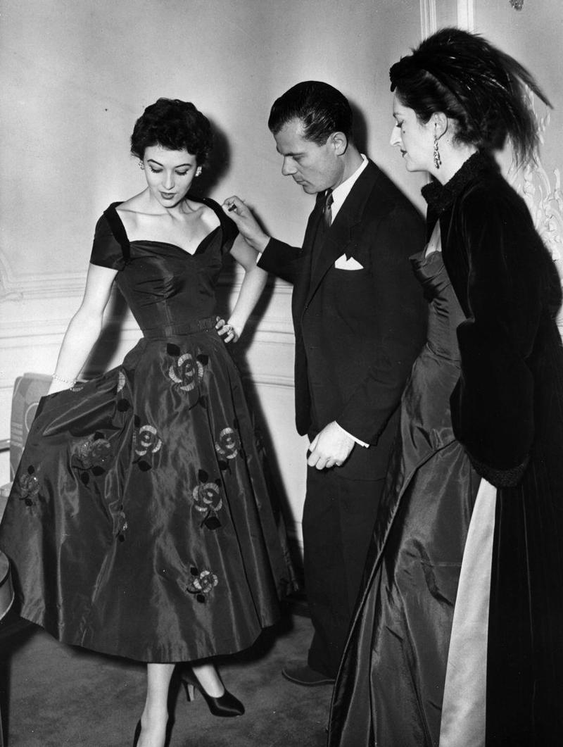1898: A Grand Re-Opening, 1899: Reception Hall, 1924: The Marchioness of Cambridge, 1936: Hollywood Stars Spotted, 1938: A Gorgeous Fashion Show Venue, 1939: Tea for Two, 1943: Alfred Hitchcock, 1946: Eleanor Roosevelt, 1949: Out and About, 1950: The Mudlark, 1951: Katharine Hepburn, 1951: Princess Margaret, 1952: A Fashion Show, 1953: A Piece of Cake, 1955: A Fancy Party, 1955: High Society, 1956: Hats' Off, 1957: Louis Jourdan, 1960: 5-Star Luxury, 1960: Shirley MacLaine, 1963: Queen Frederika of Greece, 1963: Tippi Hedren, 1965: A Film Premiere, 1966: Torn Curtain, 1970: Jackie O, 1971: All Smiles, 1978: Cybill Shepherd,  1978: Bianca Jagger, 1979: Sophia Loren,  1980: Meryl Streep, 1983: Jamie Lee Curtis, 1987: Princess Diana