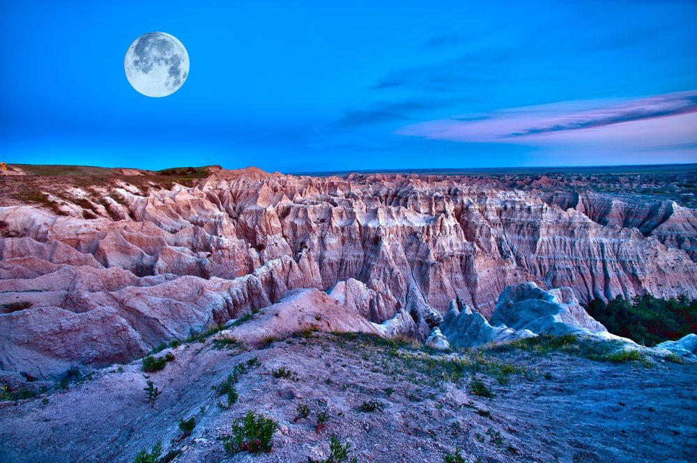 South Dakota: Badlands National Park Illinois: Garden of the Gods, Indiana: Indiana Dunes National Lakeshore, Iowa: Maquoketa Caves, Michigan: Kitch-iti-Kipi, Minnesota: Palisade Head, Nebraska: Platte River, North Carolina: Chimney Rock, North Dakota: Theodore Roosevelt National Park, Oregon: Crater Lake, Rhode Island: Mohegan Bluffs, South Carolina: Hunting Island, South Dakota: Badlands National Park, Utah: Bryce Canyon, Vermont: Lake Willoughby, Virginia: Natural Bridge, Washington: Blanca Lake