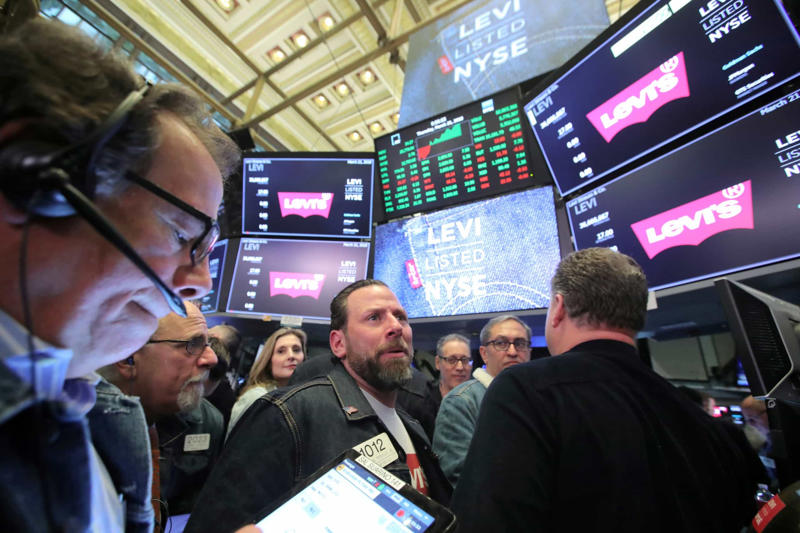 Stock traders Tax examiners, Politicians, Dentists, Real estate agents, Car mechanics, Stock traders, School principals, Used car salesmen, TV news anchors/journalists, Insurance jobs, Traffic wardens, Customer care executives, Landlords