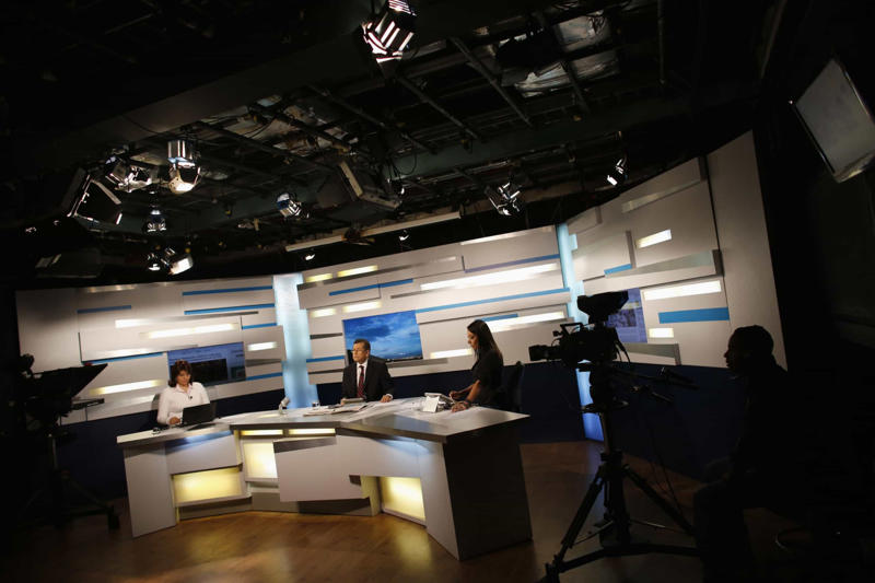 TV news anchors/journalists Tax examiners, Politicians, Dentists, Real estate agents, Car mechanics, Stock traders, School principals, Used car salesmen, TV news anchors/journalists, Insurance jobs, Traffic wardens, Customer care executives, Landlords