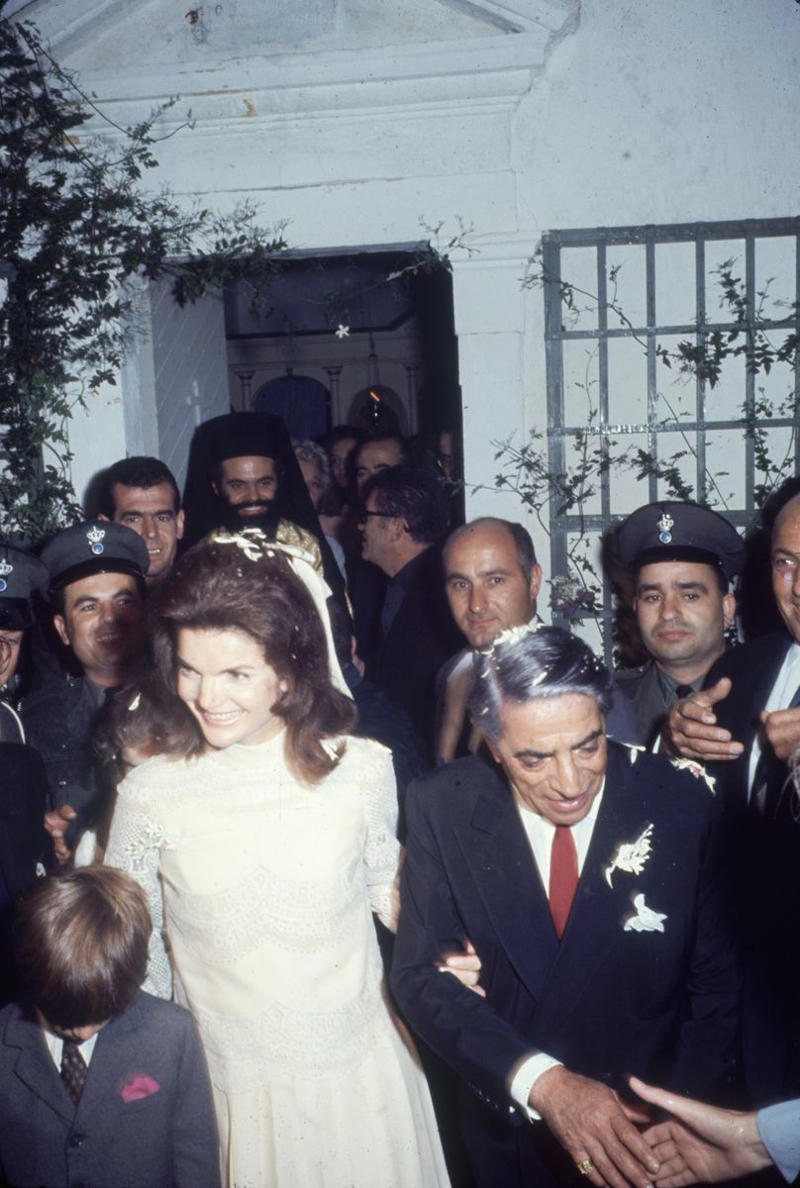1960: Sammy Davis Jr. and May Britt, 1960: Princess Margaret and Antony Armstrong-Jones, 1960: Eartha Kitt and John William McDonald , 1961: Frank Robinson and Barbara Ann Cole, 1961: Ginger Rogers and William Marshall, 1961: Aretha Franklin and Ted White, 1962: Nancy Kwan and Peter Pock, 1962: Don Juan Carlos of Spain and Princess Sophia of Greece and Denmark, 1962: Jack Lemmon and Felicia Farr, 1963: Tony Curtis and Christine Kaufmann, 1963: Frank Budd and Barbara Jordan , 1963: Betty White and Allen Ludden, 1963: Desi Arnaz and Edith Mack Hirsch, 1963: Terry O'Neill and Vera Day, 1963: Paul Anka and Anne De Zogheb, 1964: Elizabeth Taylor and Richard Burton, 1964: Serge Gainsbourg and Françoise Pancrazzi, 1964: Peter Sellers and Britt Ekland, 1964: Ethel Merman and Ernest Borgnine, 1964: Tippi Hedren and Noel Marshall, 1965: Jane Birkin and John Barry, 1965: Catherine Deneuve and David Bailey, 1965: Johnny Hallyday and Sylvie Vartan, 1965: Ringo Starr and Maureen Cox, 1966: Pelé and Rosemeri dos Reis Cholbi, 1966: Frank Sinatra and Mia Farrow, 1966: Sophia Loren and Carlo Ponti, 1966: George Harrison and Pattie Boyd, 1966: Brigitte Bardot and Gunter Sachs, 1967: Jane Fonda and Roger Vadim, 1967: Raquel Welch and Patrick Curtis, 1967: Liza Minnelli and Peter Allen, 1967: Elvis Presley and Priscilla Beaulieu, 1968: Jacqueline Kennedy and Aristotle Onassis, 1968: Wayne Newton and Elaine Okamura, 1969: Judy Garland and Mickey Deans, 1969: John Lennon and Yoko Ono, 1969: Audrey Hepburn and Andrea Dotti, 1969: Linda Eastman and Paul McCartney , 1969: Lulu and Maurice Gibb, 1969: Roger Moore and Luisa Mattioli