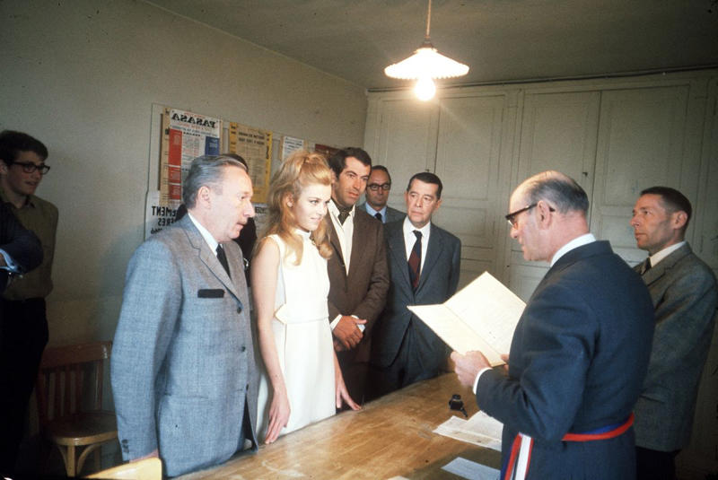 1960: Sammy Davis Jr. and May Britt, 1960: Princess Margaret and Antony Armstrong-Jones, 1960: Eartha Kitt and John William McDonald , 1961: Frank Robinson and Barbara Ann Cole, 1961: Ginger Rogers and William Marshall, 1961: Aretha Franklin and Ted White, 1962: Nancy Kwan and Peter Pock, 1962: Don Juan Carlos of Spain and Princess Sophia of Greece and Denmark, 1962: Jack Lemmon and Felicia Farr, 1963: Tony Curtis and Christine Kaufmann, 1963: Frank Budd and Barbara Jordan , 1963: Betty White and Allen Ludden, 1963: Desi Arnaz and Edith Mack Hirsch, 1963: Terry O'Neill and Vera Day, 1963: Paul Anka and Anne De Zogheb, 1964: Elizabeth Taylor and Richard Burton, 1964: Serge Gainsbourg and Françoise Pancrazzi, 1964: Peter Sellers and Britt Ekland, 1964: Ethel Merman and Ernest Borgnine, 1964: Tippi Hedren and Noel Marshall, 1965: Jane Birkin and John Barry, 1965: Catherine Deneuve and David Bailey, 1965: Johnny Hallyday and Sylvie Vartan, 1965: Ringo Starr and Maureen Cox, 1966: Pelé and Rosemeri dos Reis Cholbi, 1966: Frank Sinatra and Mia Farrow, 1966: Sophia Loren and Carlo Ponti, 1966: George Harrison and Pattie Boyd, 1966: Brigitte Bardot and Gunter Sachs, 1967: Jane Fonda and Roger Vadim, 1967: Raquel Welch and Patrick Curtis, 1967: Liza Minnelli and Peter Allen, 1967: Elvis Presley and Priscilla Beaulieu, 1968: Jacqueline Kennedy and Aristotle Onassis, 1968: Wayne Newton and Elaine Okamura, 1969: Judy Garland and Mickey Deans, 1969: John Lennon and Yoko Ono, 1969: Audrey Hepburn and Andrea Dotti, 1969: Linda Eastman and Paul McCartney , 1969: Lulu and Maurice Gibb, 1969: Roger Moore and Luisa Mattioli