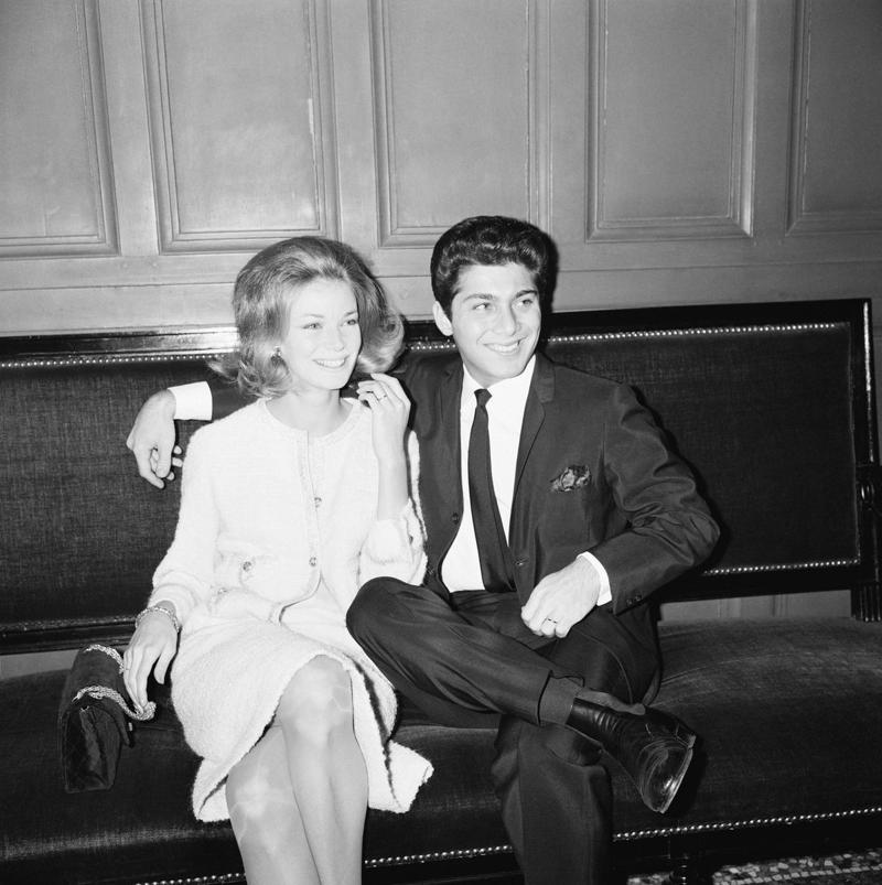 1960: Sammy Davis Jr. and May Britt, 1960: Princess Margaret and Antony Armstrong-Jones, 1960: Eartha Kitt and John William McDonald , 1961: Frank Robinson and Barbara Ann Cole, 1961: Ginger Rogers and William Marshall, 1961: Aretha Franklin and Ted White, 1962: Nancy Kwan and Peter Pock, 1962: Don Juan Carlos of Spain and Princess Sophia of Greece and Denmark, 1962: Jack Lemmon and Felicia Farr, 1963: Tony Curtis and Christine Kaufmann, 1963: Frank Budd and Barbara Jordan , 1963: Betty White and Allen Ludden, 1963: Desi Arnaz and Edith Mack Hirsch, 1963: Terry O'Neill and Vera Day, 1963: Paul Anka and Anne De Zogheb, 1964: Elizabeth Taylor and Richard Burton, 1964: Serge Gainsbourg and Françoise Pancrazzi, 1964: Peter Sellers and Britt Ekland, 1964: Ethel Merman and Ernest Borgnine, 1964: Tippi Hedren and Noel Marshall, 1965: Jane Birkin and John Barry, 1965: Catherine Deneuve and David Bailey, 1965: Johnny Hallyday and Sylvie Vartan, 1965: Ringo Starr and Maureen Cox, 1966: Pelé and Rosemeri dos Reis Cholbi, 1966: Frank Sinatra and Mia Farrow, 1966: Sophia Loren and Carlo Ponti, 1966: George Harrison and Pattie Boyd, 1966: Brigitte Bardot and Gunter Sachs, 1967: Jane Fonda and Roger Vadim, 1967: Raquel Welch and Patrick Curtis, 1967: Liza Minnelli and Peter Allen, 1967: Elvis Presley and Priscilla Beaulieu, 1968: Jacqueline Kennedy and Aristotle Onassis, 1968: Wayne Newton and Elaine Okamura, 1969: Judy Garland and Mickey Deans, 1969: John Lennon and Yoko Ono, 1969: Audrey Hepburn and Andrea Dotti, 1969: Linda Eastman and Paul McCartney , 1969: Lulu and Maurice Gibb, 1969: Roger Moore and Luisa Mattioli