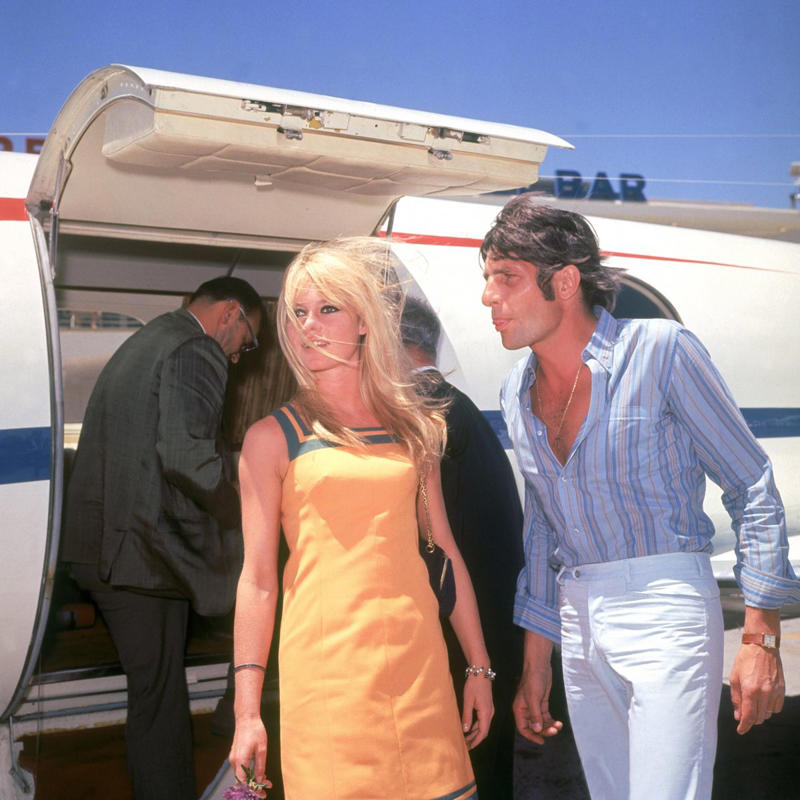 1960: Sammy Davis Jr. and May Britt, 1960: Princess Margaret and Antony Armstrong-Jones, 1960: Eartha Kitt and John William McDonald , 1961: Frank Robinson and Barbara Ann Cole, 1961: Ginger Rogers and William Marshall, 1961: Aretha Franklin and Ted White, 1962: Nancy Kwan and Peter Pock, 1962: Don Juan Carlos of Spain and Princess Sophia of Greece and Denmark, 1962: Jack Lemmon and Felicia Farr, 1963: Tony Curtis and Christine Kaufmann, 1963: Frank Budd and Barbara Jordan , 1963: Betty White and Allen Ludden, 1963: Desi Arnaz and Edith Mack Hirsch, 1963: Terry O'Neill and Vera Day, 1963: Paul Anka and Anne De Zogheb, 1964: Elizabeth Taylor and Richard Burton, 1964: Serge Gainsbourg and Françoise Pancrazzi, 1964: Peter Sellers and Britt Ekland, 1964: Ethel Merman and Ernest Borgnine, 1964: Tippi Hedren and Noel Marshall, 1965: Jane Birkin and John Barry, 1965: Catherine Deneuve and David Bailey, 1965: Johnny Hallyday and Sylvie Vartan, 1965: Ringo Starr and Maureen Cox, 1966: Pelé and Rosemeri dos Reis Cholbi, 1966: Frank Sinatra and Mia Farrow, 1966: Sophia Loren and Carlo Ponti, 1966: George Harrison and Pattie Boyd, 1966: Brigitte Bardot and Gunter Sachs, 1967: Jane Fonda and Roger Vadim, 1967: Raquel Welch and Patrick Curtis, 1967: Liza Minnelli and Peter Allen, 1967: Elvis Presley and Priscilla Beaulieu, 1968: Jacqueline Kennedy and Aristotle Onassis, 1968: Wayne Newton and Elaine Okamura, 1969: Judy Garland and Mickey Deans, 1969: John Lennon and Yoko Ono, 1969: Audrey Hepburn and Andrea Dotti, 1969: Linda Eastman and Paul McCartney , 1969: Lulu and Maurice Gibb, 1969: Roger Moore and Luisa Mattioli