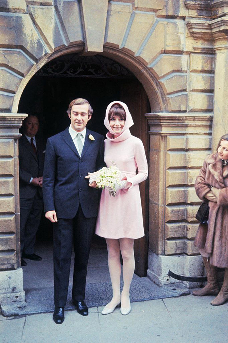 1960: Sammy Davis Jr. and May Britt, 1960: Princess Margaret and Antony Armstrong-Jones, 1960: Eartha Kitt and John William McDonald , 1961: Frank Robinson and Barbara Ann Cole, 1961: Ginger Rogers and William Marshall, 1961: Aretha Franklin and Ted White, 1962: Nancy Kwan and Peter Pock, 1962: Don Juan Carlos of Spain and Princess Sophia of Greece and Denmark, 1962: Jack Lemmon and Felicia Farr, 1963: Tony Curtis and Christine Kaufmann, 1963: Frank Budd and Barbara Jordan , 1963: Betty White and Allen Ludden, 1963: Desi Arnaz and Edith Mack Hirsch, 1963: Terry O'Neill and Vera Day, 1963: Paul Anka and Anne De Zogheb, 1964: Elizabeth Taylor and Richard Burton, 1964: Serge Gainsbourg and Françoise Pancrazzi, 1964: Peter Sellers and Britt Ekland, 1964: Ethel Merman and Ernest Borgnine, 1964: Tippi Hedren and Noel Marshall, 1965: Jane Birkin and John Barry, 1965: Catherine Deneuve and David Bailey, 1965: Johnny Hallyday and Sylvie Vartan, 1965: Ringo Starr and Maureen Cox, 1966: Pelé and Rosemeri dos Reis Cholbi, 1966: Frank Sinatra and Mia Farrow, 1966: Sophia Loren and Carlo Ponti, 1966: George Harrison and Pattie Boyd, 1966: Brigitte Bardot and Gunter Sachs, 1967: Jane Fonda and Roger Vadim, 1967: Raquel Welch and Patrick Curtis, 1967: Liza Minnelli and Peter Allen, 1967: Elvis Presley and Priscilla Beaulieu, 1968: Jacqueline Kennedy and Aristotle Onassis, 1968: Wayne Newton and Elaine Okamura, 1969: Judy Garland and Mickey Deans, 1969: John Lennon and Yoko Ono, 1969: Audrey Hepburn and Andrea Dotti, 1969: Linda Eastman and Paul McCartney , 1969: Lulu and Maurice Gibb, 1969: Roger Moore and Luisa Mattioli