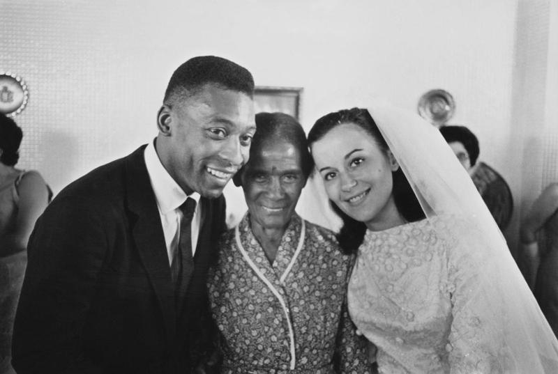 1960: Sammy Davis Jr. and May Britt, 1960: Princess Margaret and Antony Armstrong-Jones, 1960: Eartha Kitt and John William McDonald , 1961: Frank Robinson and Barbara Ann Cole, 1961: Ginger Rogers and William Marshall, 1961: Aretha Franklin and Ted White, 1962: Nancy Kwan and Peter Pock, 1962: Don Juan Carlos of Spain and Princess Sophia of Greece and Denmark, 1962: Jack Lemmon and Felicia Farr, 1963: Tony Curtis and Christine Kaufmann, 1963: Frank Budd and Barbara Jordan , 1963: Betty White and Allen Ludden, 1963: Desi Arnaz and Edith Mack Hirsch, 1963: Terry O'Neill and Vera Day, 1963: Paul Anka and Anne De Zogheb, 1964: Elizabeth Taylor and Richard Burton, 1964: Serge Gainsbourg and Françoise Pancrazzi, 1964: Peter Sellers and Britt Ekland, 1964: Ethel Merman and Ernest Borgnine, 1964: Tippi Hedren and Noel Marshall, 1965: Jane Birkin and John Barry, 1965: Catherine Deneuve and David Bailey, 1965: Johnny Hallyday and Sylvie Vartan, 1965: Ringo Starr and Maureen Cox, 1966: Pelé and Rosemeri dos Reis Cholbi, 1966: Frank Sinatra and Mia Farrow, 1966: Sophia Loren and Carlo Ponti, 1966: George Harrison and Pattie Boyd, 1966: Brigitte Bardot and Gunter Sachs, 1967: Jane Fonda and Roger Vadim, 1967: Raquel Welch and Patrick Curtis, 1967: Liza Minnelli and Peter Allen, 1967: Elvis Presley and Priscilla Beaulieu, 1968: Jacqueline Kennedy and Aristotle Onassis, 1968: Wayne Newton and Elaine Okamura, 1969: Judy Garland and Mickey Deans, 1969: John Lennon and Yoko Ono, 1969: Audrey Hepburn and Andrea Dotti, 1969: Linda Eastman and Paul McCartney , 1969: Lulu and Maurice Gibb, 1969: Roger Moore and Luisa Mattioli