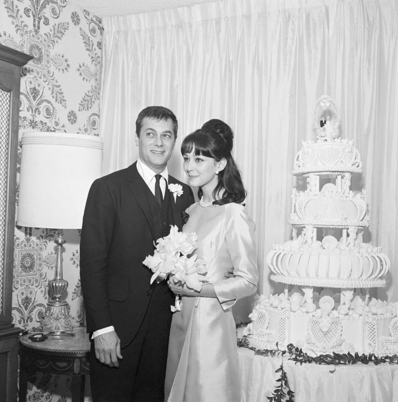 1960: Sammy Davis Jr. and May Britt, 1960: Princess Margaret and Antony Armstrong-Jones, 1960: Eartha Kitt and John William McDonald , 1961: Frank Robinson and Barbara Ann Cole, 1961: Ginger Rogers and William Marshall, 1961: Aretha Franklin and Ted White, 1962: Nancy Kwan and Peter Pock, 1962: Don Juan Carlos of Spain and Princess Sophia of Greece and Denmark, 1962: Jack Lemmon and Felicia Farr, 1963: Tony Curtis and Christine Kaufmann, 1963: Frank Budd and Barbara Jordan , 1963: Betty White and Allen Ludden, 1963: Desi Arnaz and Edith Mack Hirsch, 1963: Terry O'Neill and Vera Day, 1963: Paul Anka and Anne De Zogheb, 1964: Elizabeth Taylor and Richard Burton, 1964: Serge Gainsbourg and Françoise Pancrazzi, 1964: Peter Sellers and Britt Ekland, 1964: Ethel Merman and Ernest Borgnine, 1964: Tippi Hedren and Noel Marshall, 1965: Jane Birkin and John Barry, 1965: Catherine Deneuve and David Bailey, 1965: Johnny Hallyday and Sylvie Vartan, 1965: Ringo Starr and Maureen Cox, 1966: Pelé and Rosemeri dos Reis Cholbi, 1966: Frank Sinatra and Mia Farrow, 1966: Sophia Loren and Carlo Ponti, 1966: George Harrison and Pattie Boyd, 1966: Brigitte Bardot and Gunter Sachs, 1967: Jane Fonda and Roger Vadim, 1967: Raquel Welch and Patrick Curtis, 1967: Liza Minnelli and Peter Allen, 1967: Elvis Presley and Priscilla Beaulieu, 1968: Jacqueline Kennedy and Aristotle Onassis, 1968: Wayne Newton and Elaine Okamura, 1969: Judy Garland and Mickey Deans, 1969: John Lennon and Yoko Ono, 1969: Audrey Hepburn and Andrea Dotti, 1969: Linda Eastman and Paul McCartney , 1969: Lulu and Maurice Gibb, 1969: Roger Moore and Luisa Mattioli