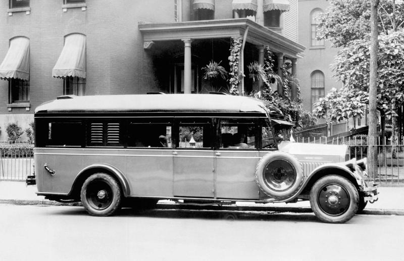 Pierce-Arrow Fleet Housecar (1928): luxury custom motorhome Gorgeous trailers and motorhomes from yesteryear, Romani and Irish Traveller vardos, Vardo RV inspiration, The Wanderer: inspiration for the world's first RV movement, Ford Model T Motor Caravan: exquisite renovation, Eccles Caravan (1926): the world's first mass-manufactured trailer, Eccles Caravan: fine craftsmanship, Eccles Caravan: posh interior, Pierce-Arrow Fleet Housecar (1928): luxury custom motorhome, Pierce-Arrow Fleet Privateer Housecar: wow-factor status symbol, Home from Home: cottage on wheels, Airstream Clipper: the battle for production, Airstream Clipper: impressive amenities, Shasta Airflyte: America's one-time most popular trailer