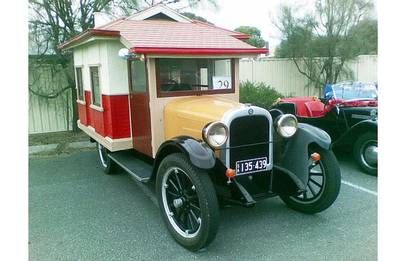 Home from Home: cottage on wheels Gorgeous trailers and motorhomes from yesteryear, Romani and Irish Traveller vardos, Vardo RV inspiration, The Wanderer: inspiration for the world's first RV movement, Ford Model T Motor Caravan: exquisite renovation, Eccles Caravan (1926): the world's first mass-manufactured trailer, Eccles Caravan: fine craftsmanship, Eccles Caravan: posh interior, Pierce-Arrow Fleet Housecar (1928): luxury custom motorhome, Pierce-Arrow Fleet Privateer Housecar: wow-factor status symbol, Home from Home: cottage on wheels, Airstream Clipper: the battle for production, Airstream Clipper: impressive amenities, Shasta Airflyte: America's one-time most popular trailer
