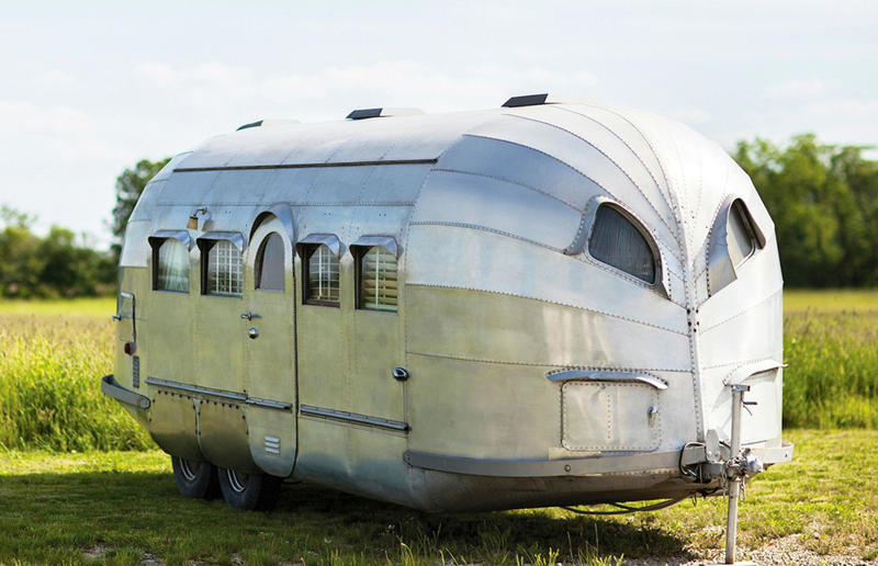 Airstream Clipper: the battle for production Gorgeous trailers and motorhomes from yesteryear, Romani and Irish Traveller vardos, Vardo RV inspiration, The Wanderer: inspiration for the world's first RV movement, Ford Model T Motor Caravan: exquisite renovation, Eccles Caravan (1926): the world's first mass-manufactured trailer, Eccles Caravan: fine craftsmanship, Eccles Caravan: posh interior, Pierce-Arrow Fleet Housecar (1928): luxury custom motorhome, Pierce-Arrow Fleet Privateer Housecar: wow-factor status symbol, Home from Home: cottage on wheels, Airstream Clipper: the battle for production, Airstream Clipper: impressive amenities, Shasta Airflyte: America's one-time most popular trailer